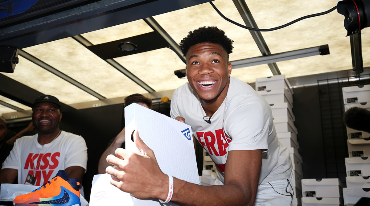 giannis-nike-freak-1-lead-signature.jpg